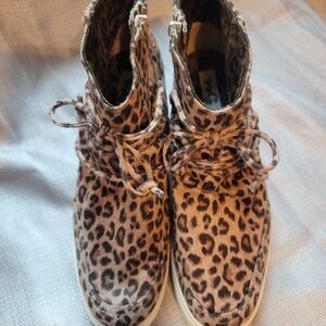 Very G Size 10 Animal Print Wedge Boots